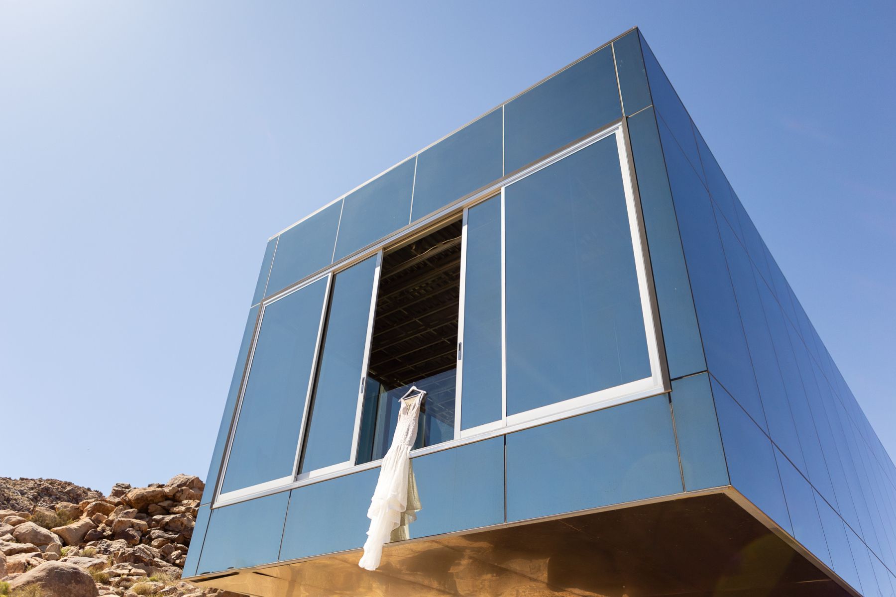 From Lockdown Love to Desert Vows: Catherine &amp; David's Wedding at The Colony Palms Hotel  photo