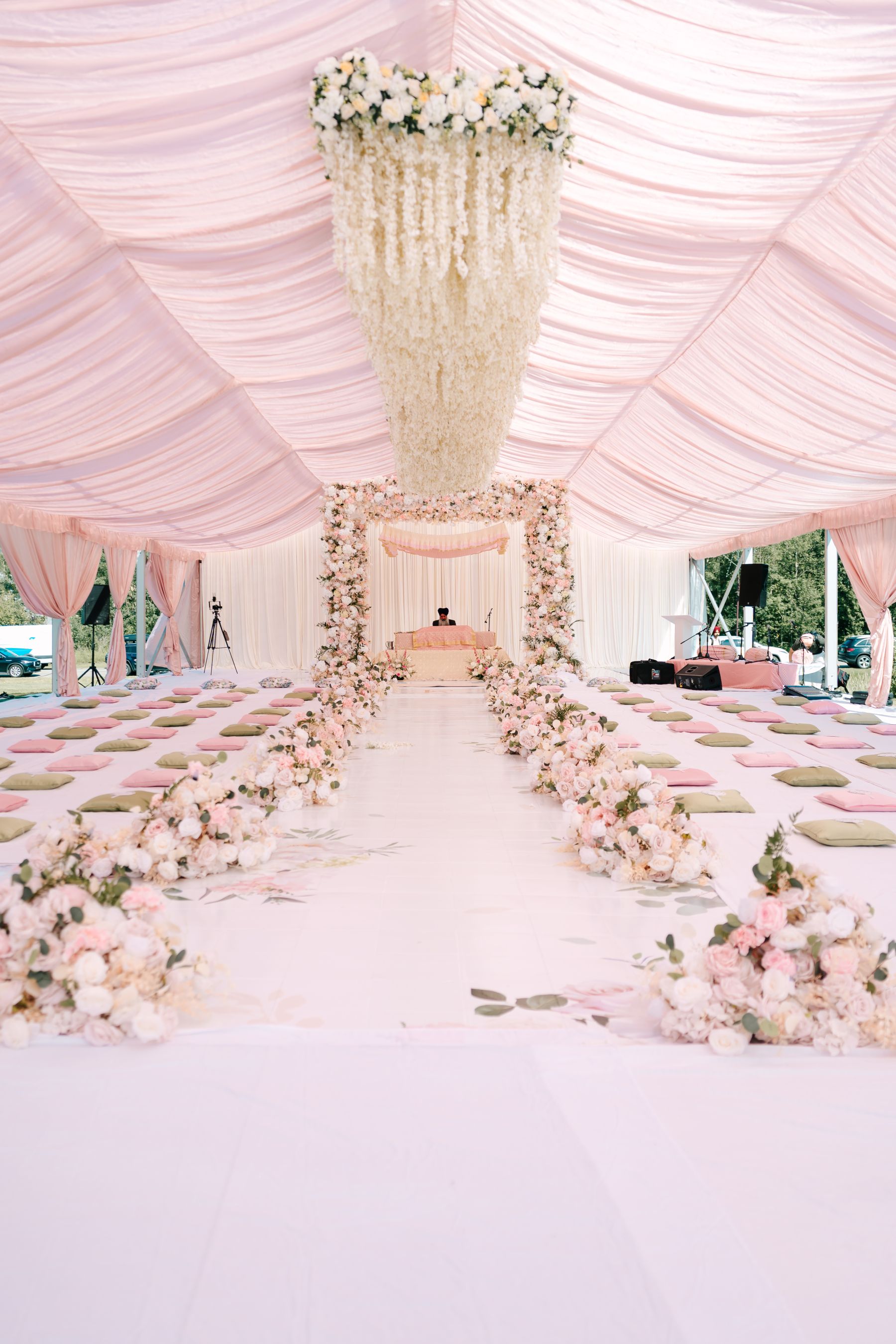 Jessica &amp; Raymond’s Colorful Indian Wedding at Evario Events Centre photo