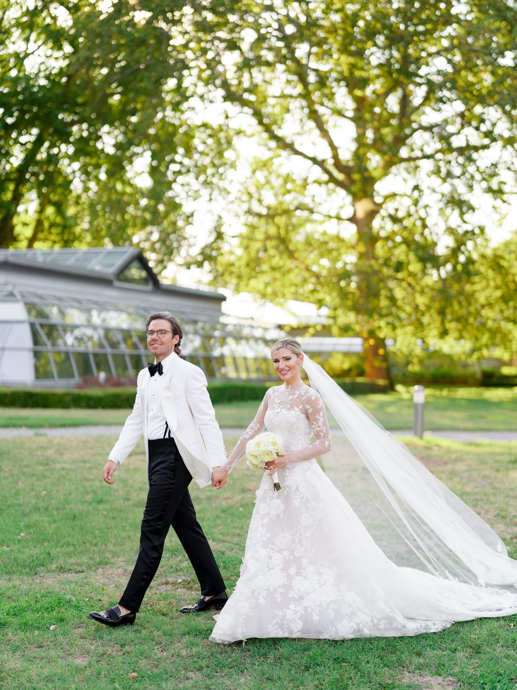 Jacquelyn &amp; Nick's Timeless Gatsby-Inspired Wedding at Villa Erba photo