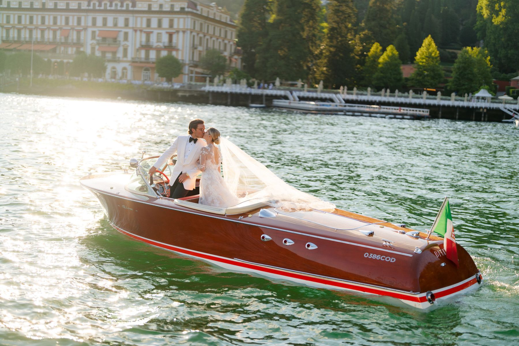 Jacquelyn &amp; Nick's Timeless Gatsby-Inspired Wedding at Villa Erba photo