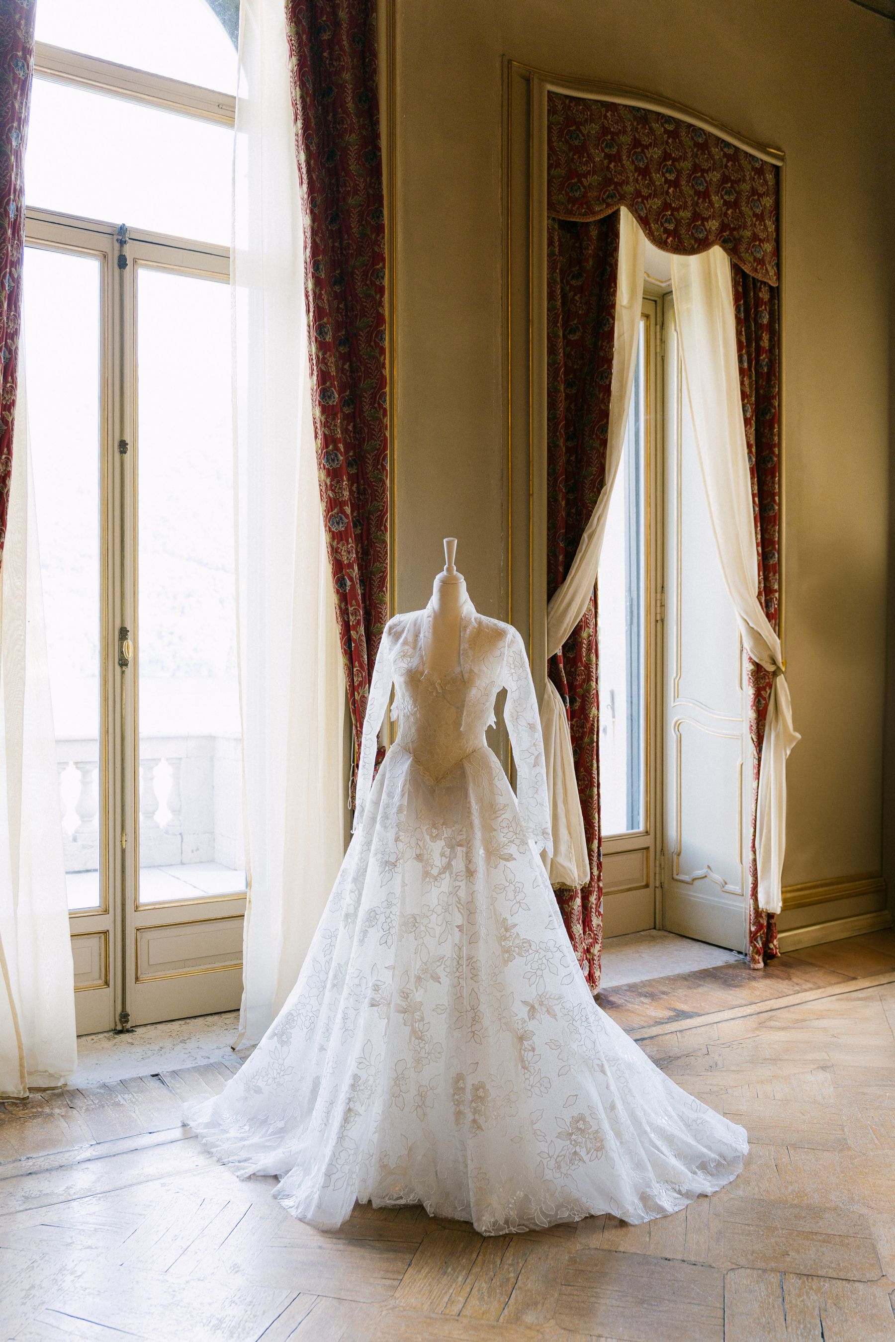 From a Paris Birthday Party to a Huppah on Lake Como: Carina &amp; Elie’s Wedding at The Villa Erba photo