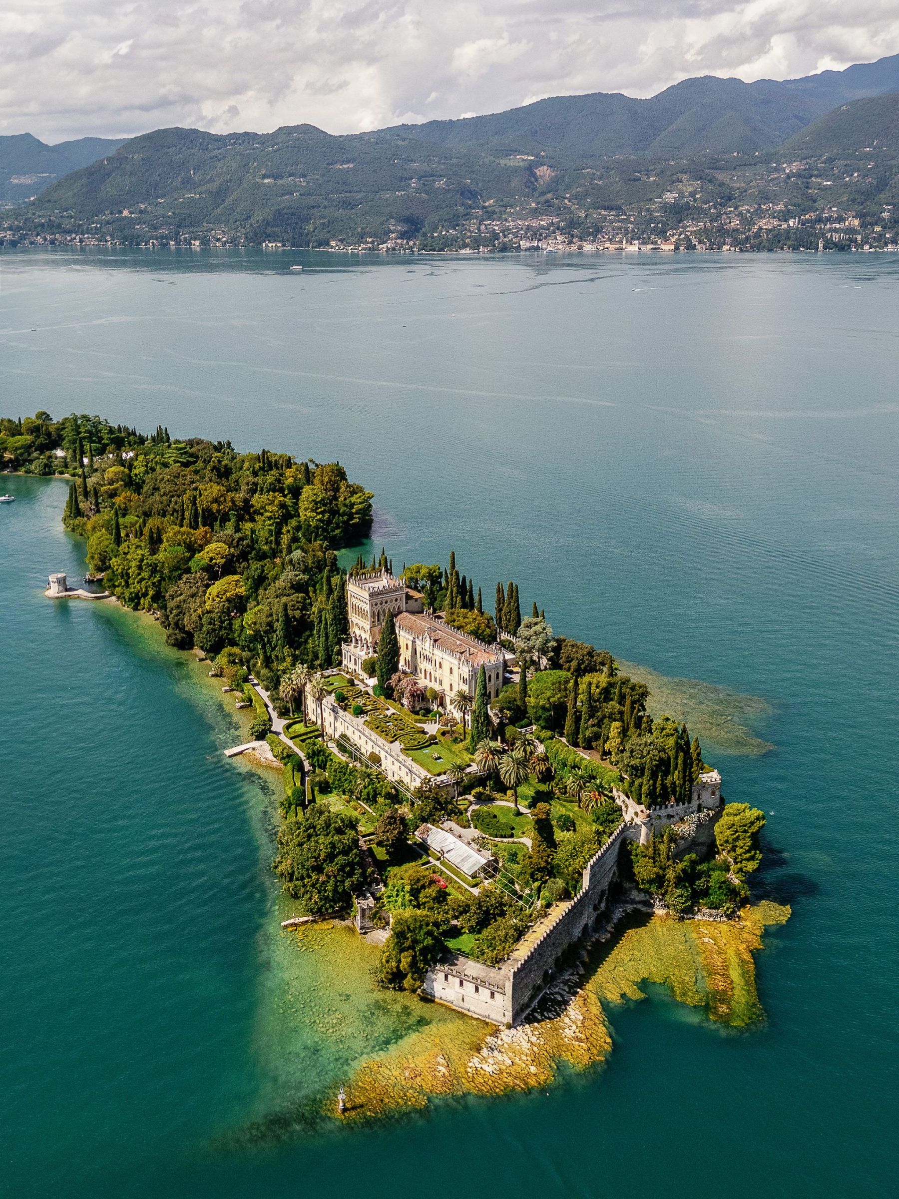 “I Don’t Think I’ll Ever Quite Be Over It”: Lindsey &amp; Elliott’s Wedding at Isola del Garda photo