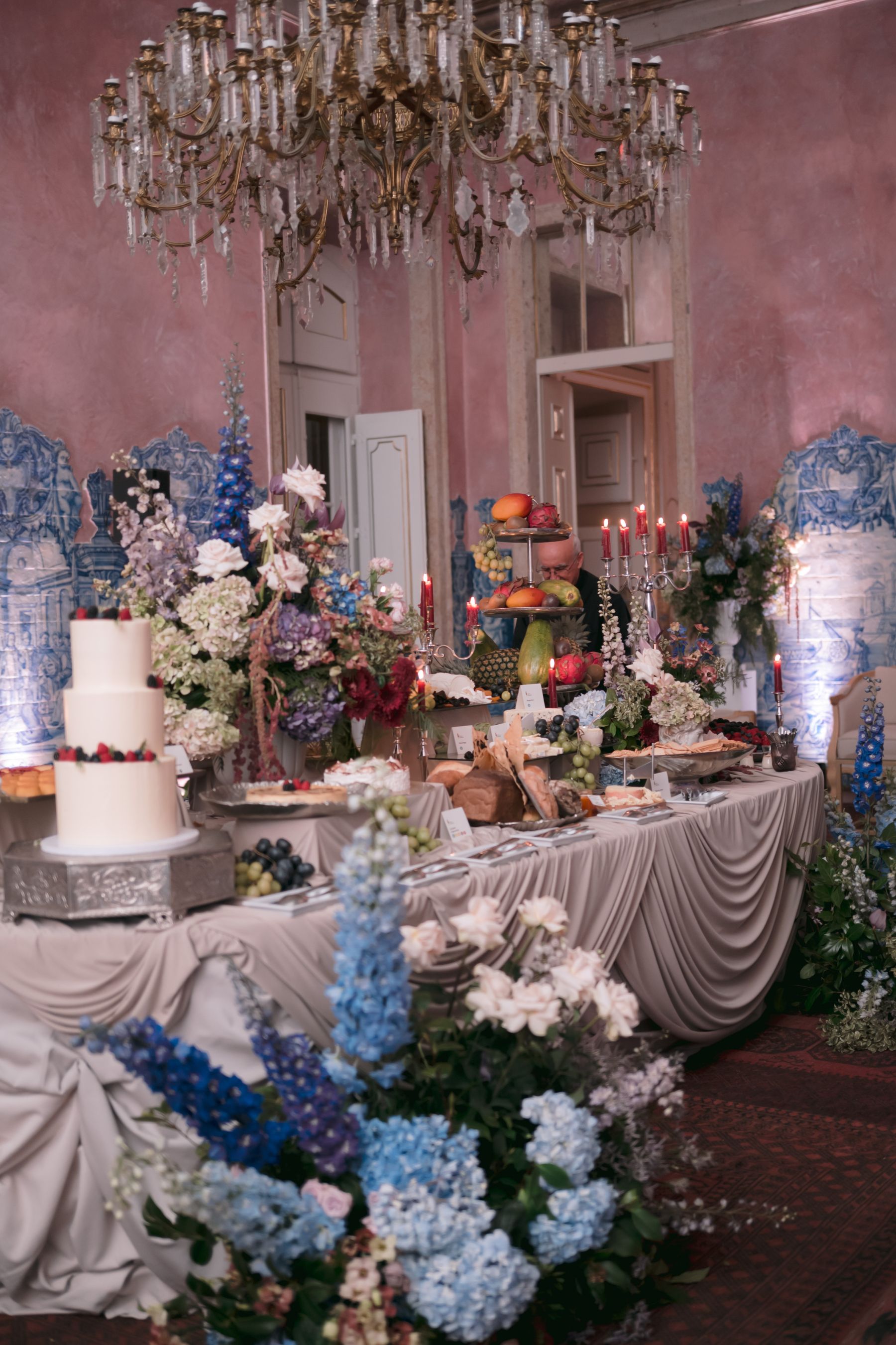 Timeless, Artistic, and Intentionally Dramatic: Andrea &amp; Jake's Wedding at Palácio Correio-Mor photo