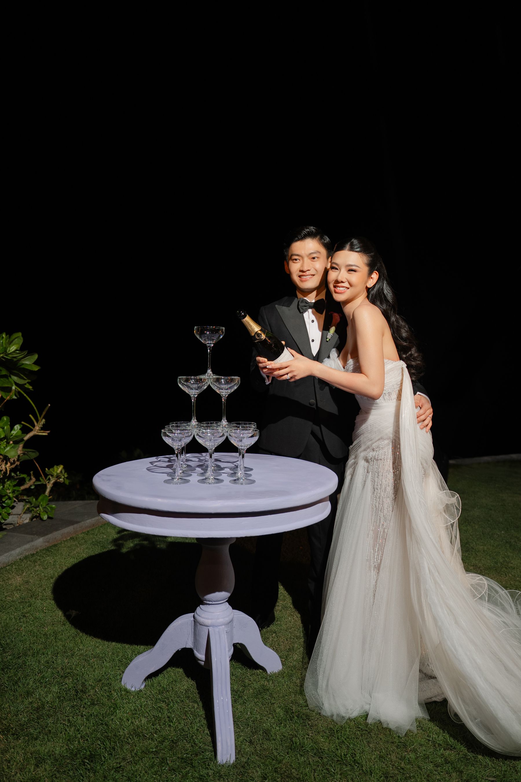 A Mirrored Aisle and a Bali Sky: Nouva &amp; Hary's Wedding at Six Senses Uluwatu photo