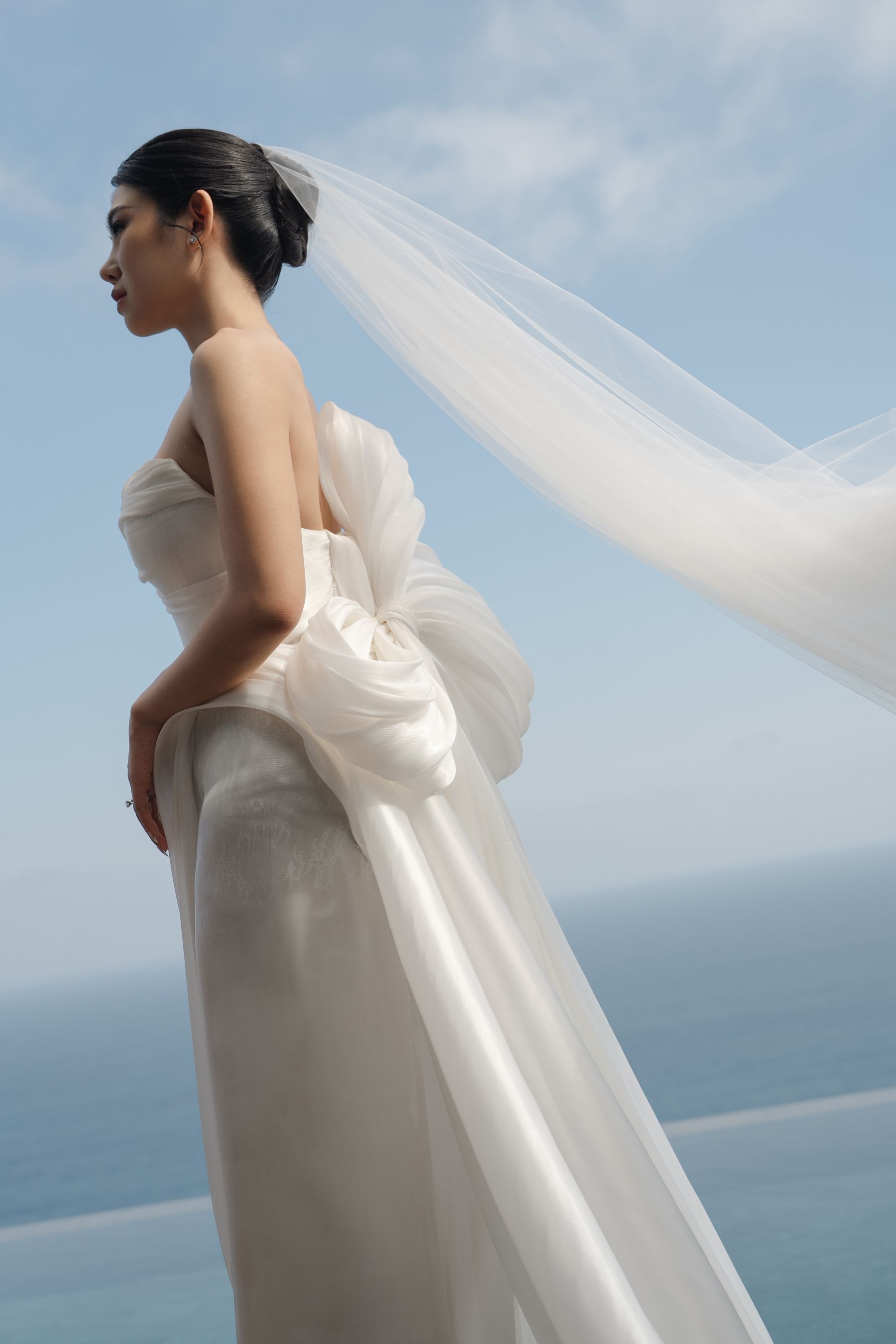 A Mirrored Aisle and a Bali Sky: Nouva &amp; Hary's Wedding at Six Senses Uluwatu photo