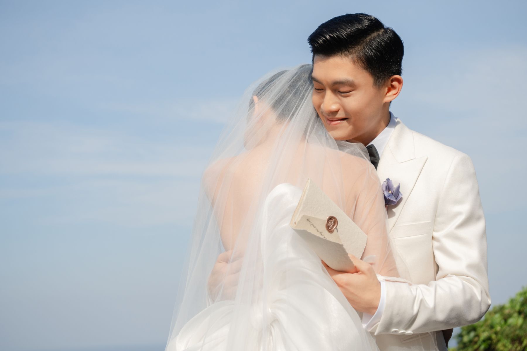 A Mirrored Aisle and a Bali Sky: Nouva &amp; Hary's Wedding at Six Senses Uluwatu photo