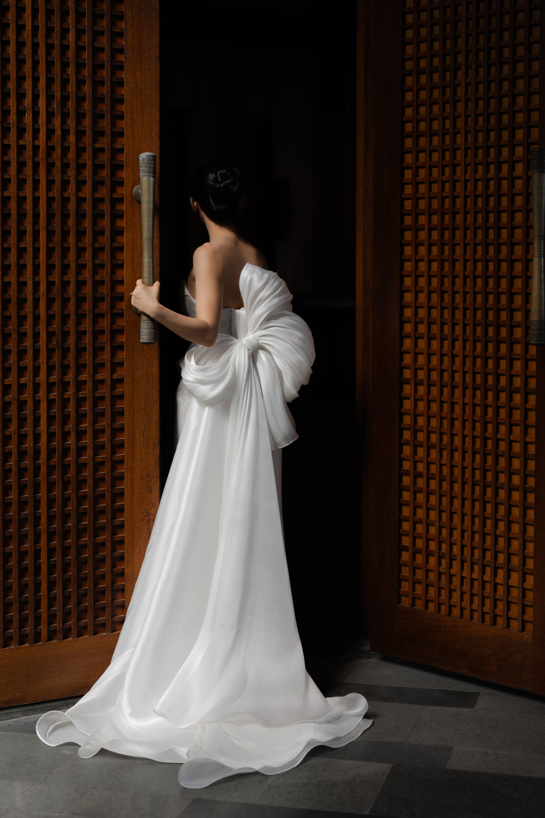 A Mirrored Aisle and a Bali Sky: Nouva &amp; Hary's Wedding at Six Senses Uluwatu photo