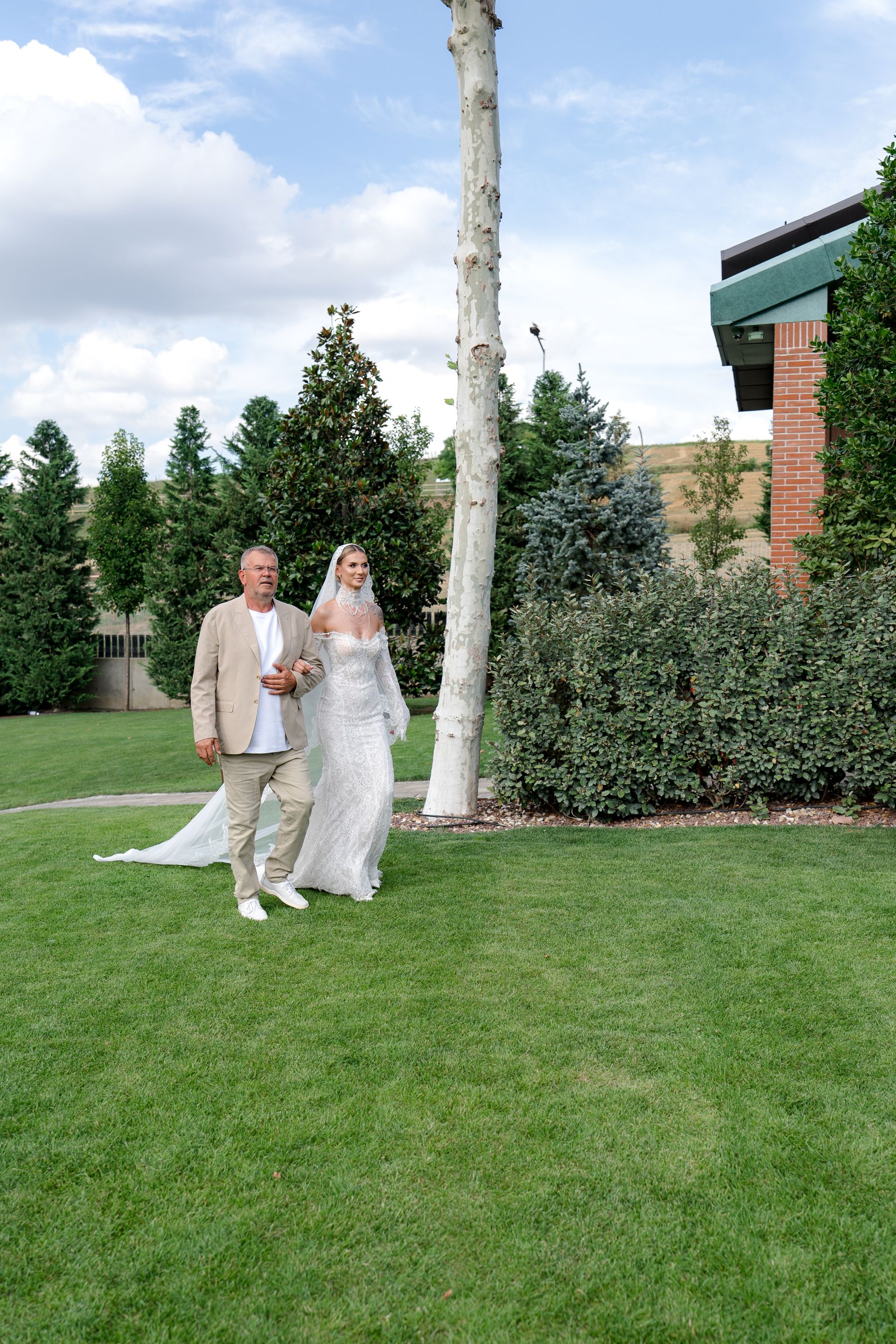 Black Details, Two Horses, and a Bride Who Planned It All Herself: Andreea &amp; Bela's Wedding at Issa Resort photo