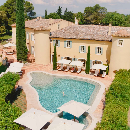 Château les Crostes Venue | Reviews
