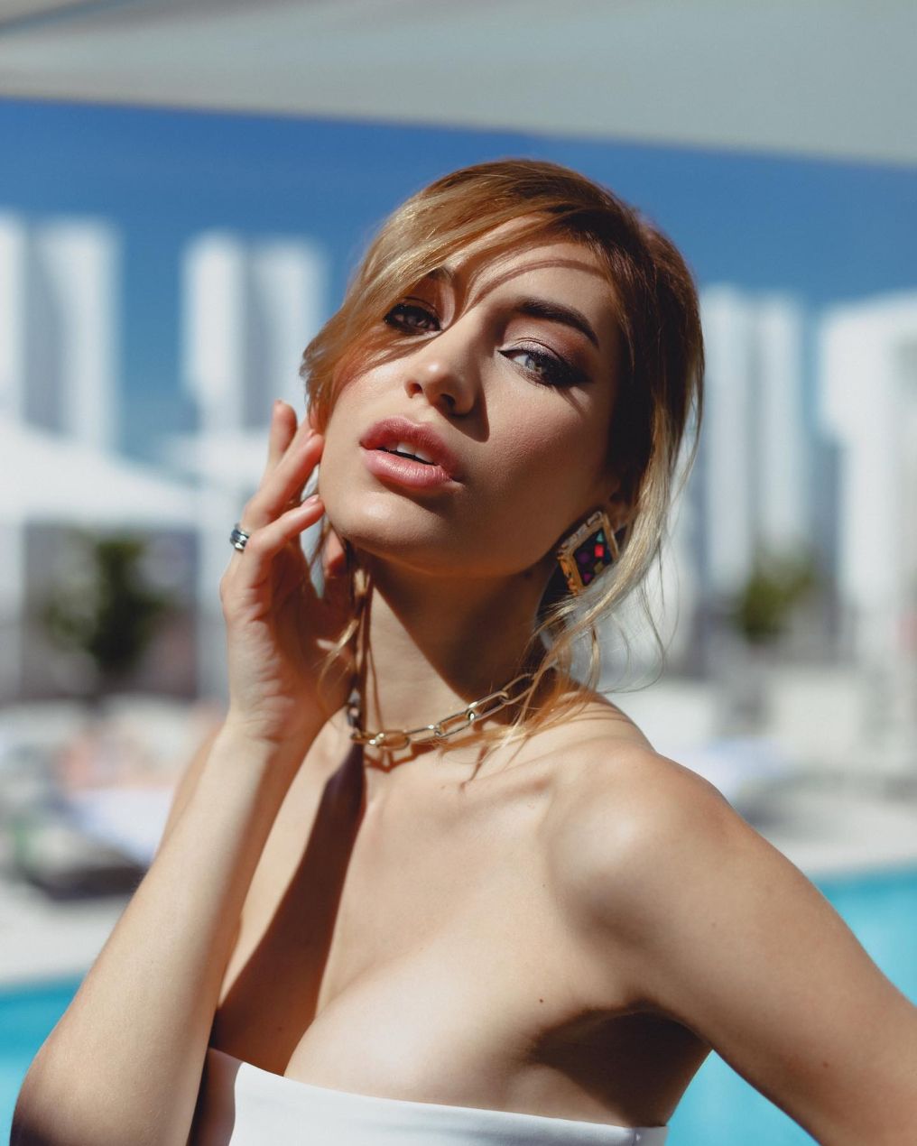 Valeria Glam Makeup Artist photo
