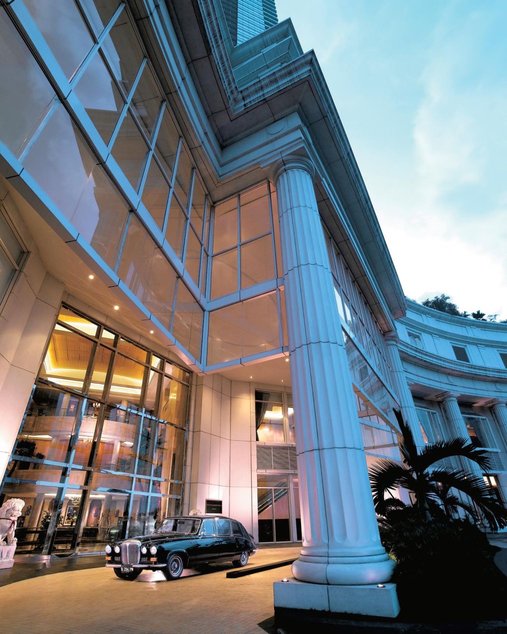 The Ritz-Carlton Jakarta, Mega Kuningan