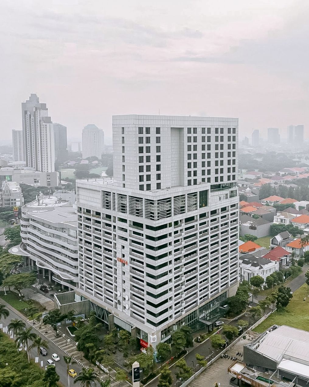 Whiz Luxe Hotel Spazio Surabaya