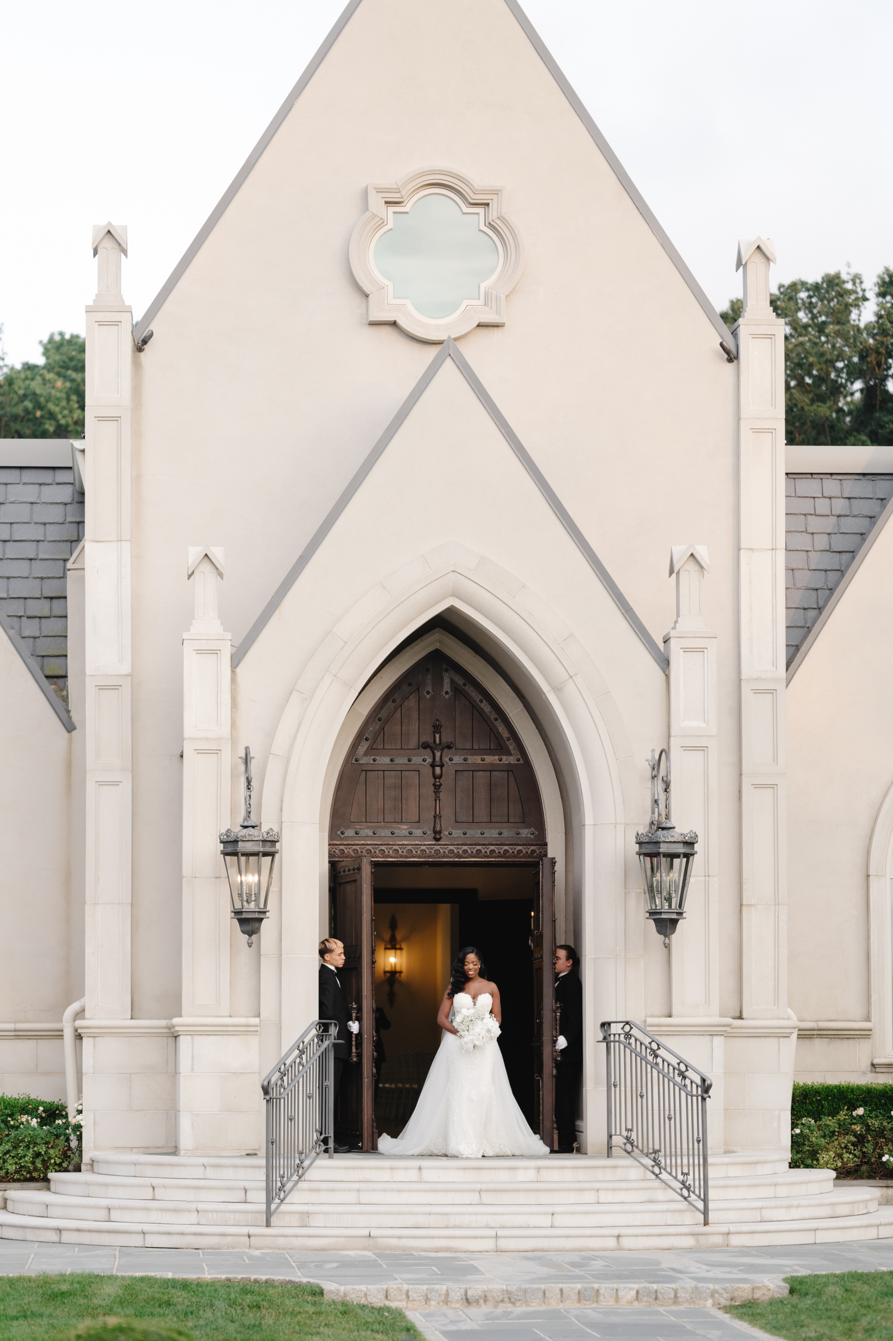 Opeyemi &amp; Daniel’s Modern Wedding at the Park Chateau photo