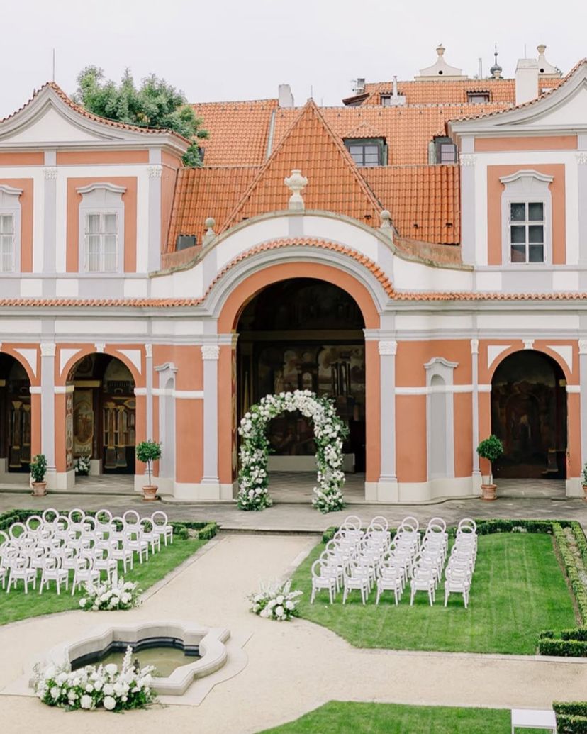 Sweet Chic Weddings Planner