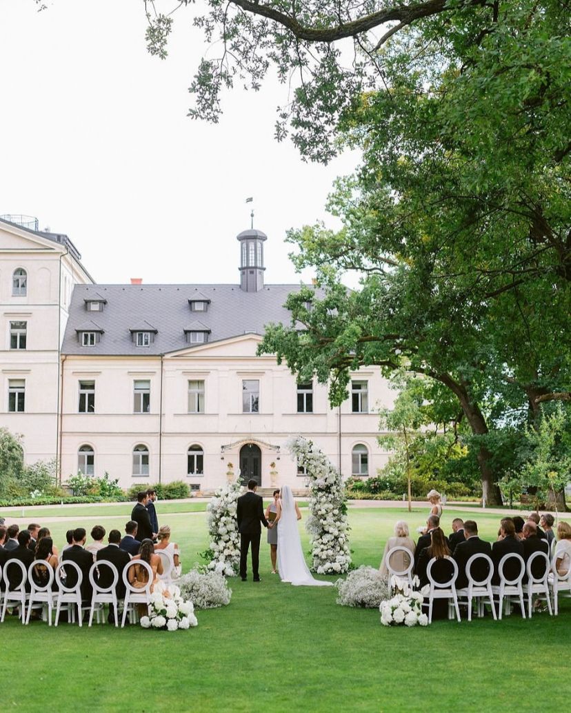 Sweet Chic Weddings Planner