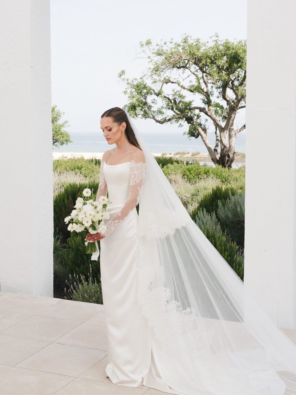 Clara Carvalho Makeup Artist photo