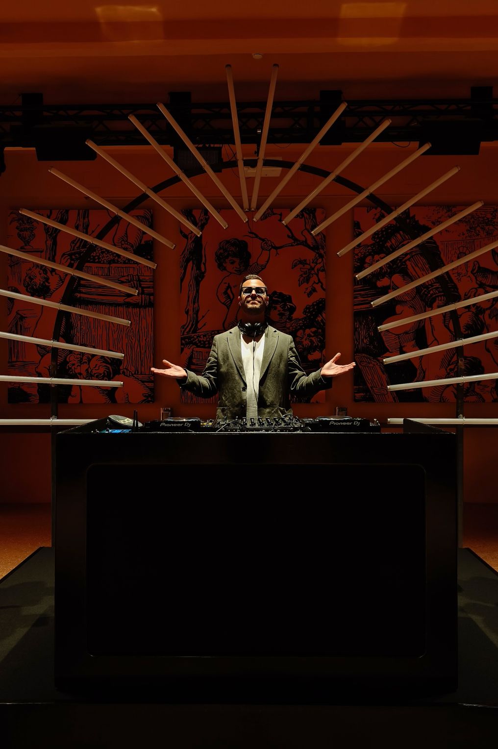 Andrea Vianelli | International Luxury & DJ photo