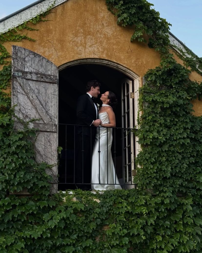 Social Romances Content Creator