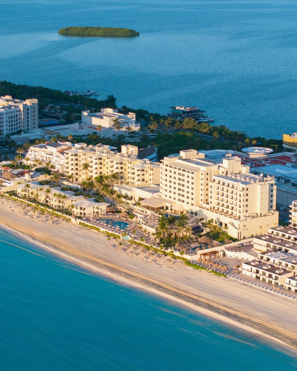 Occidental Tucancún