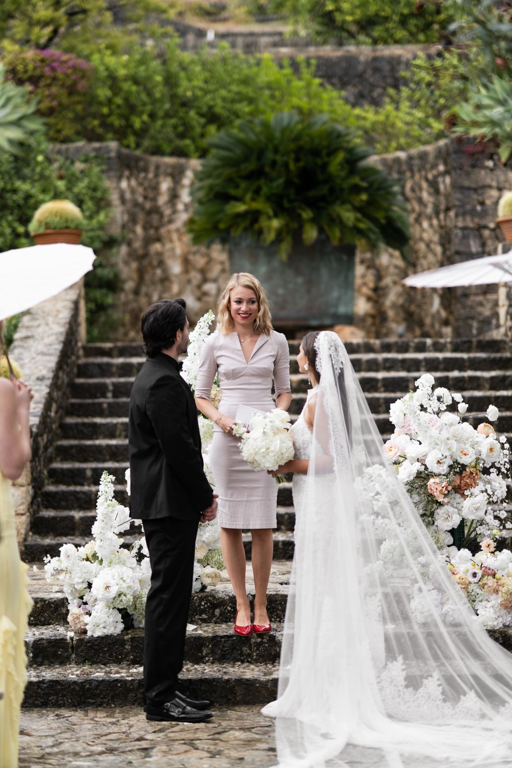 ISABEL KAUS Celebrant Wedding Officiant photo