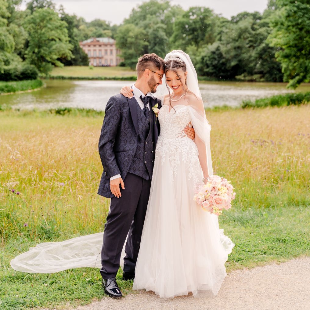 YOUR MOMENT Weddings