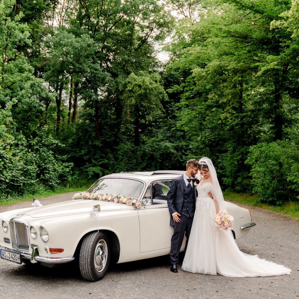 YOUR MOMENT Weddings Wedding Officiant photo