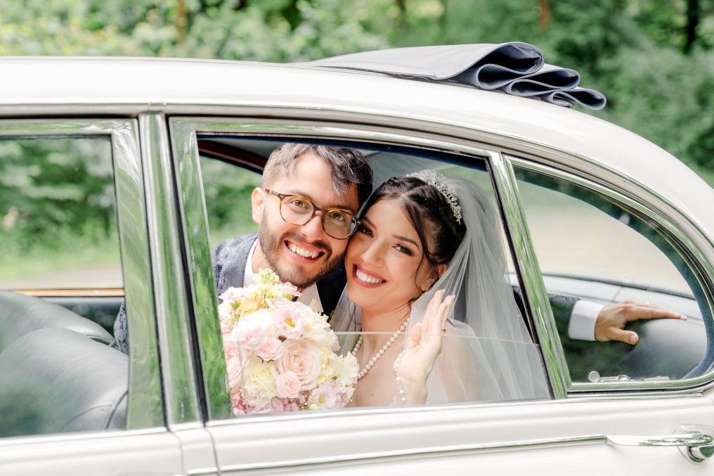 YOUR MOMENT Weddings