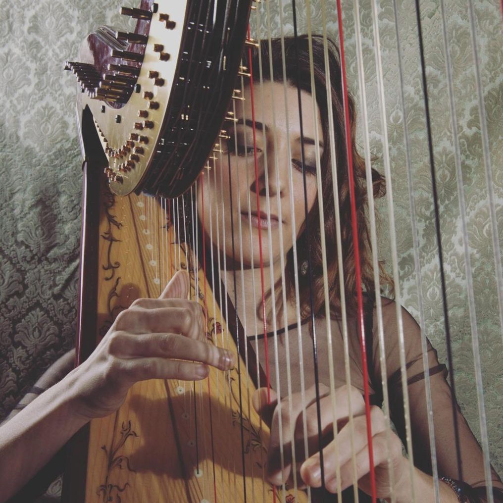 Ambra Canevari harp