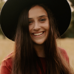 Nia Kovacev Photographer | About