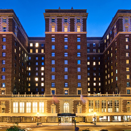 Downtown Syracuse Marriott in the Persian Terrace Venue | Real Weddings