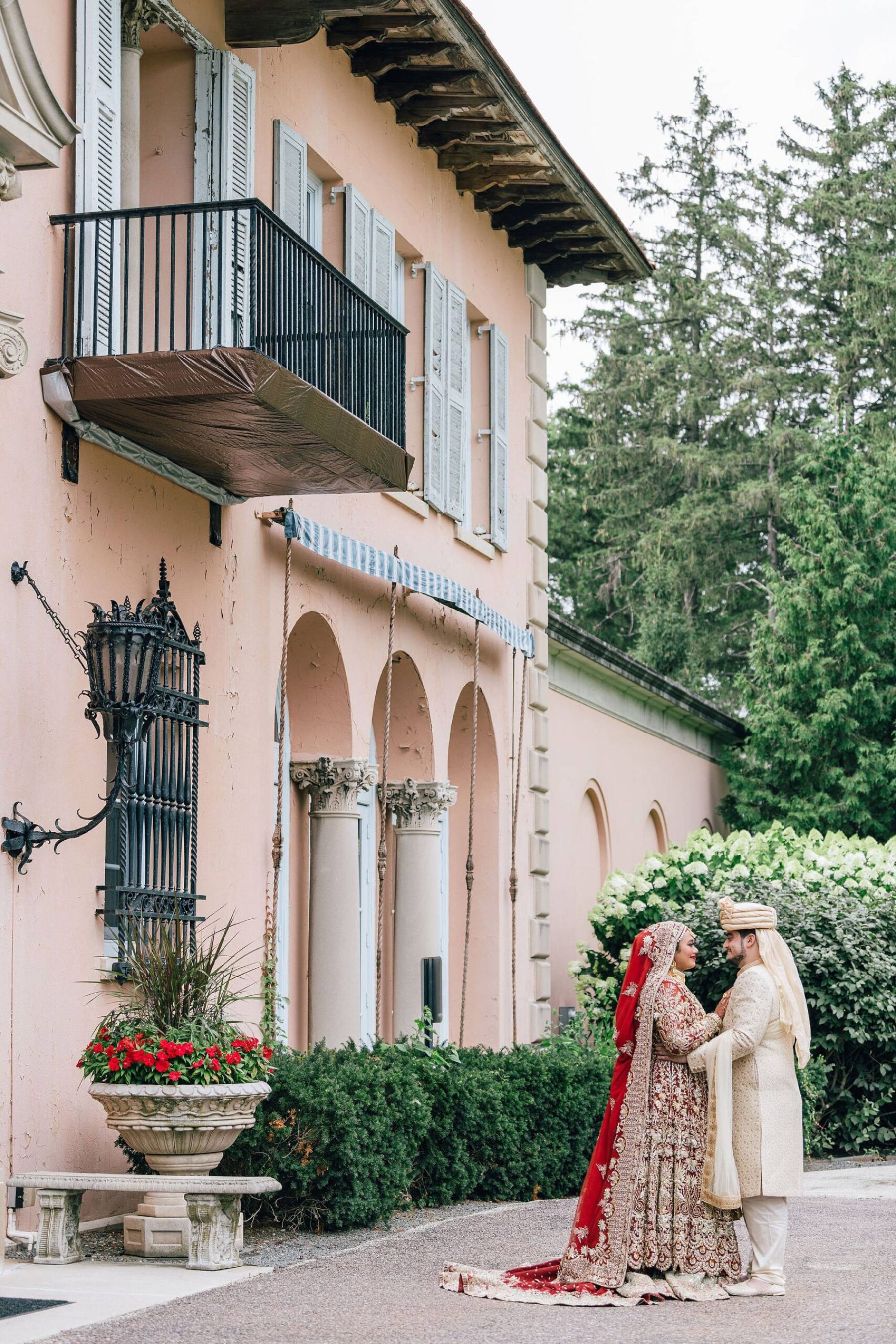 Loyola Mansion Wedding Chicago Loyola University Cuneo Mansion Roaring Loyola Mansion Wedding Chicago Loyola University Cuneo Mansion Roaring